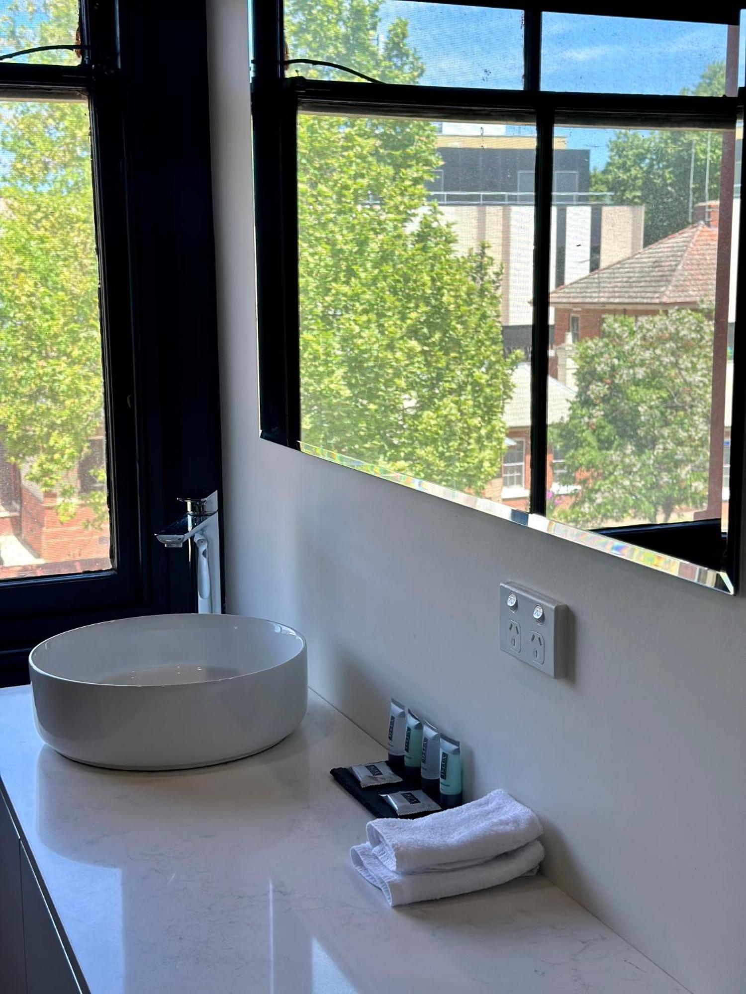 The Hampden Suites Wagga Wagga Exterior photo