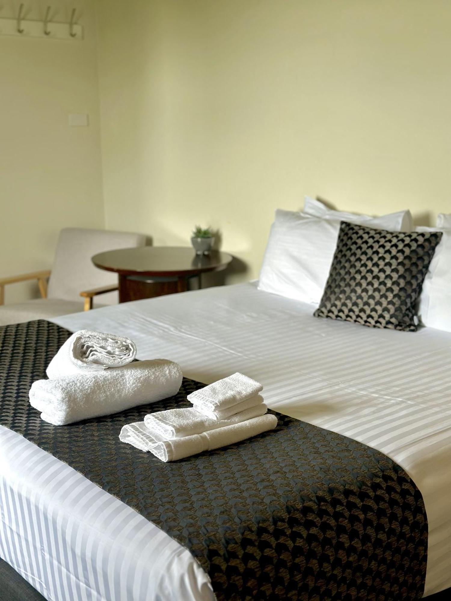 The Hampden Suites Wagga Wagga Exterior photo